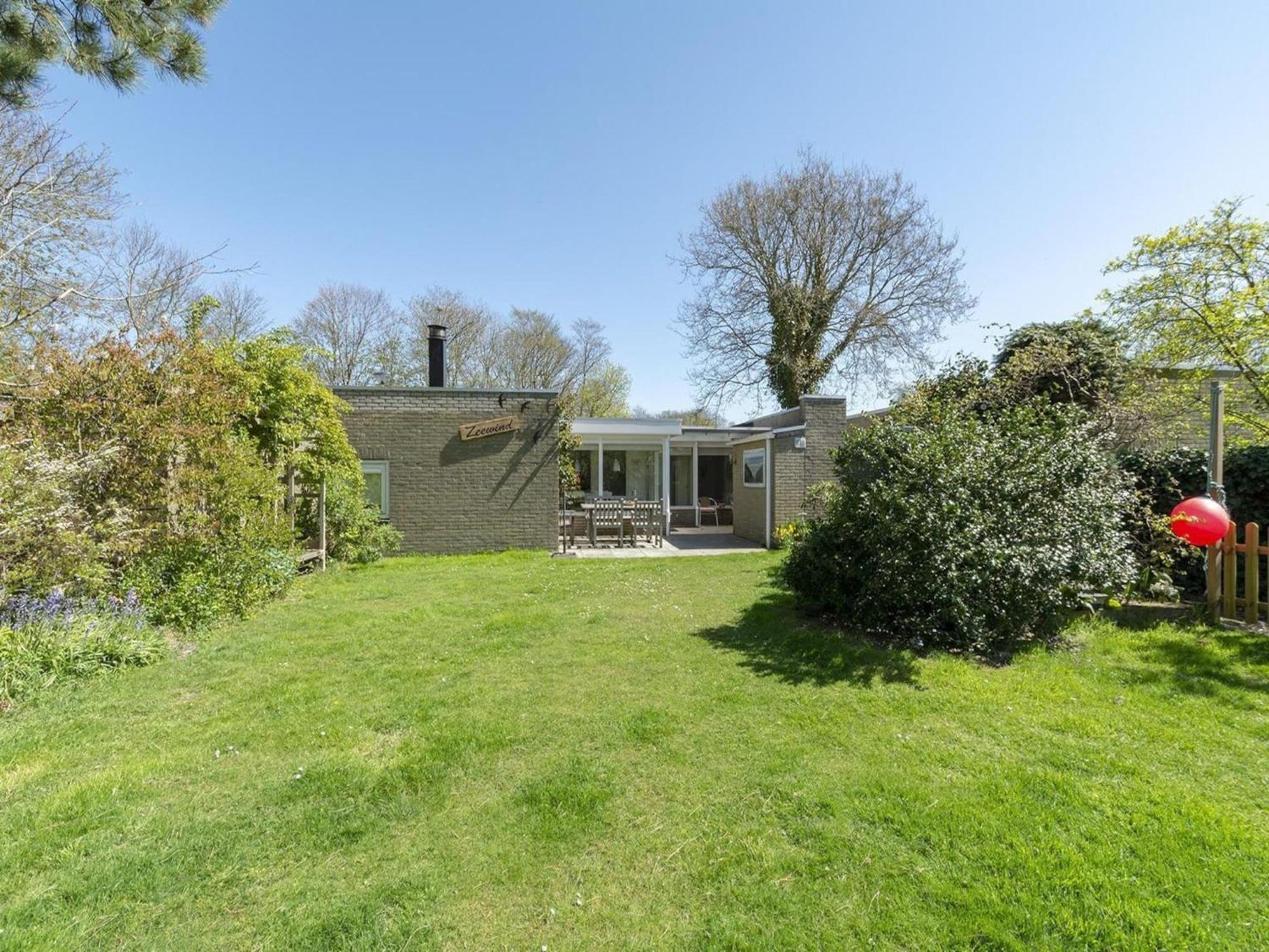Stylish Bungalow With A Large Garden Sint Maartensvlotbrug Extérieur photo