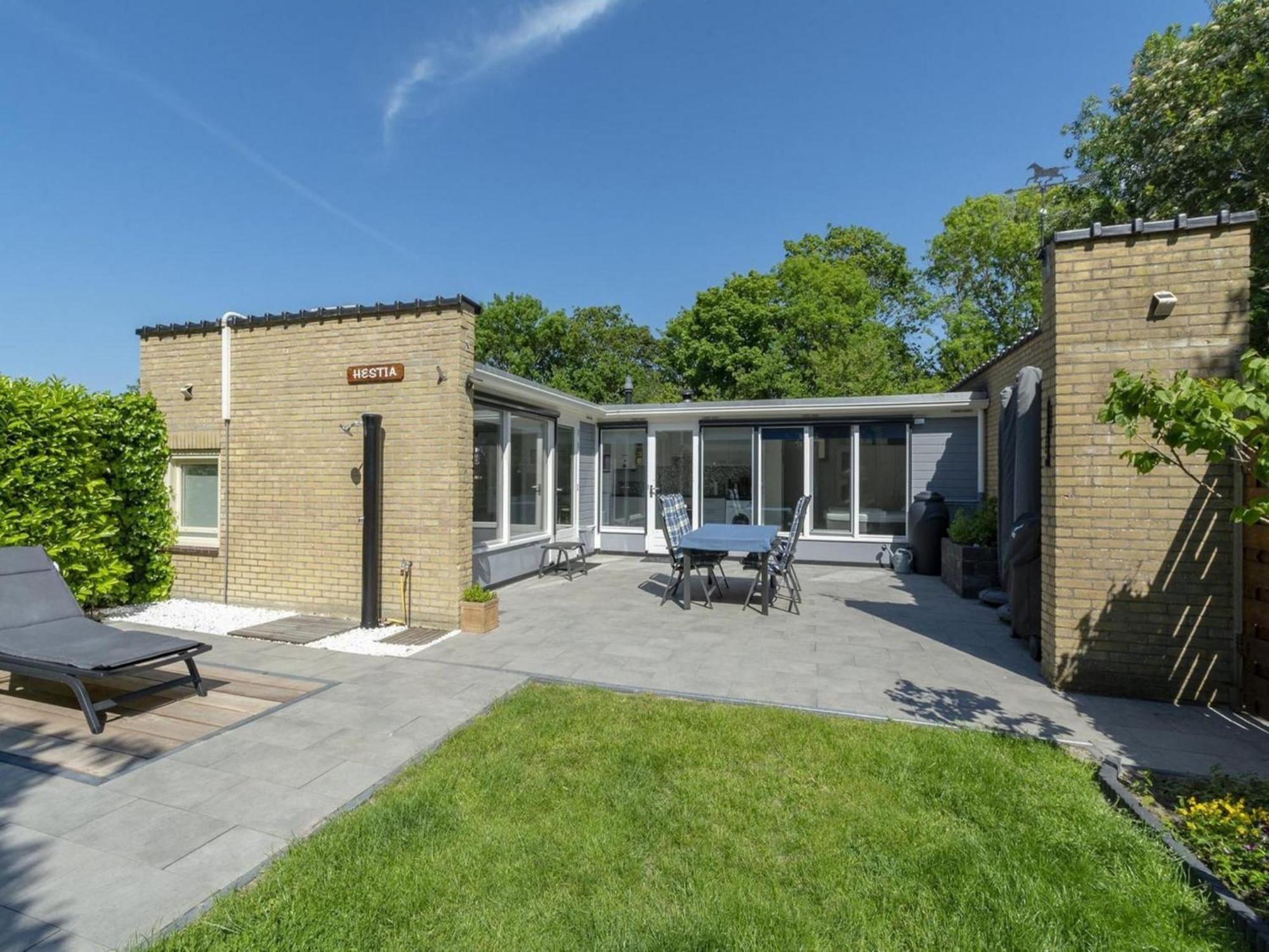 Stylish Bungalow With A Large Garden Sint Maartensvlotbrug Extérieur photo